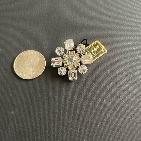 Vintage 1940s Coro silver tone brooch/Pin with Rhinestones - Picture 3 of 3